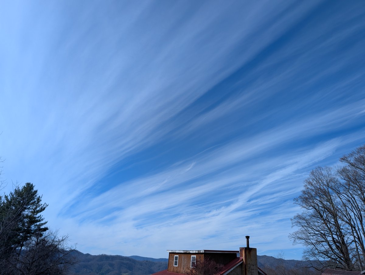 ullbeamazed's tweet image. I totally remember these clouds in 8th grade science class. Not! 
#JesusIStheAnswer #JesusSaves
#DoctrineMatters #KJVonly #KJV
#chemtrails 
#Chemtrails