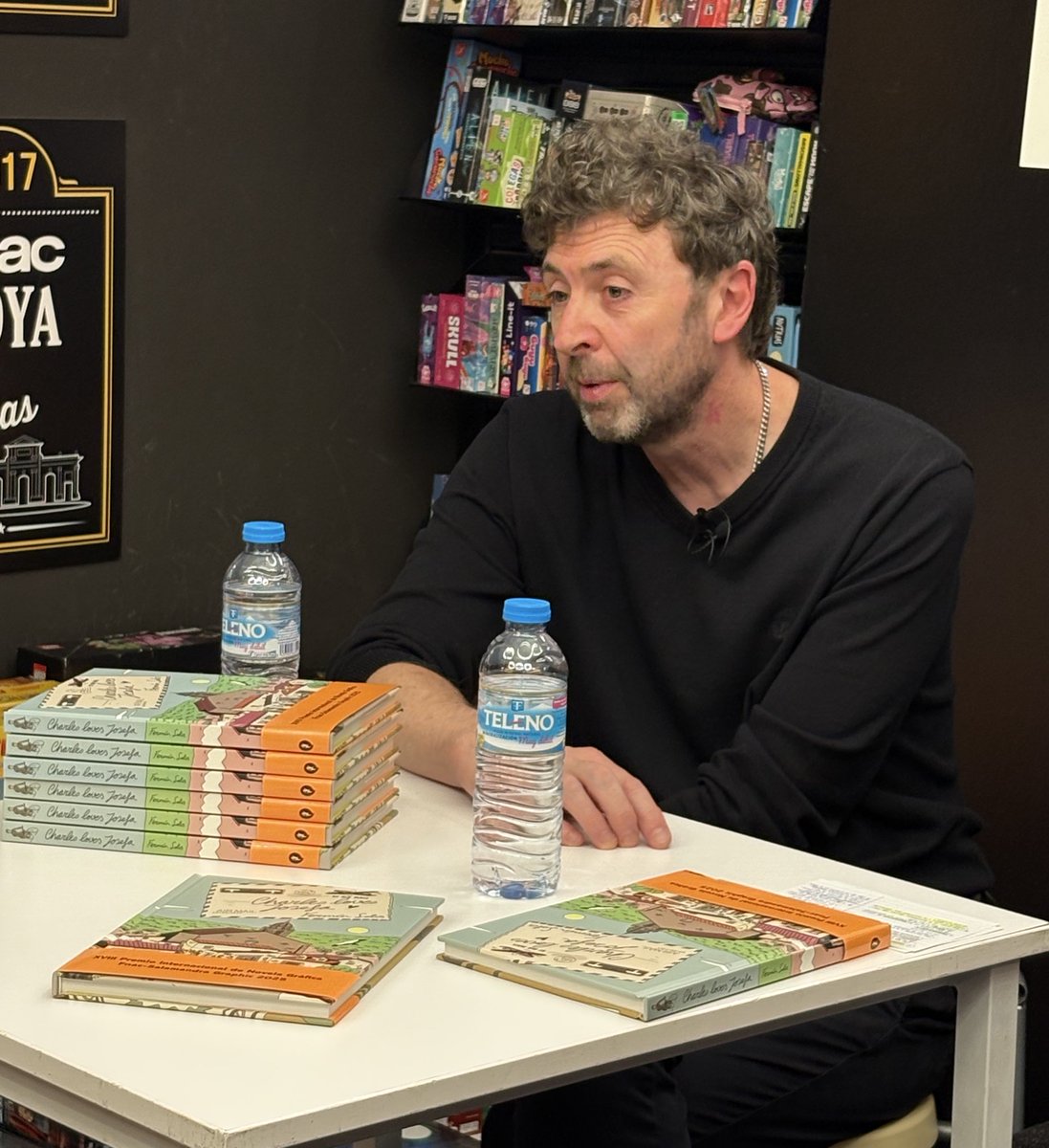Fnac_ESP's tweet image. Con @ferminsolis2 en la primera presentación de ‘Charles Loves Josefa’, Premio Fnac-@SalamandraGraph 2025.