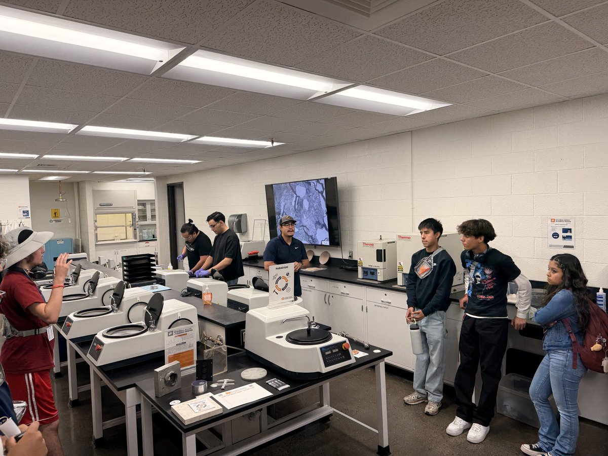 Brian Flores tweet media