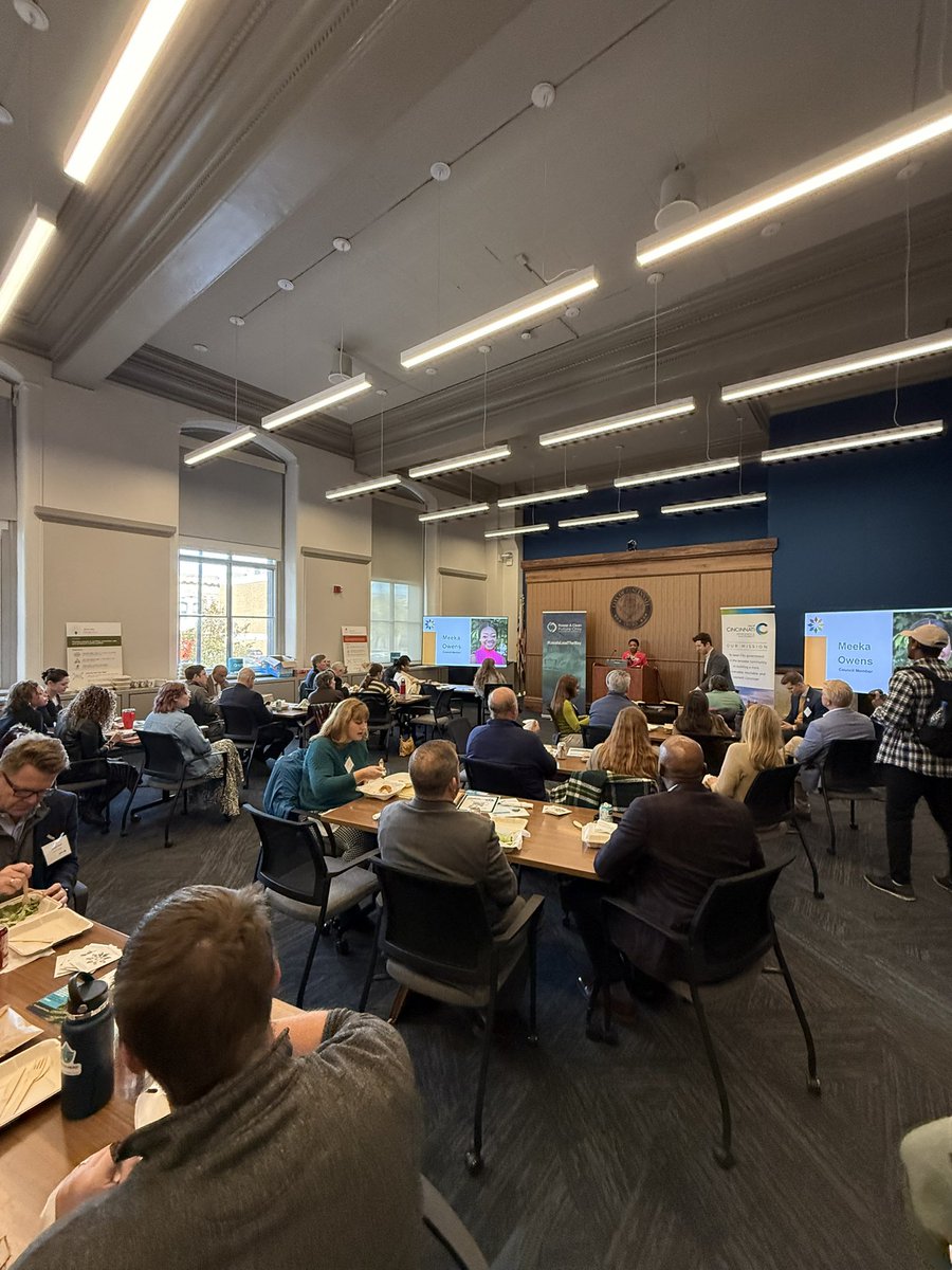 Grateful to kick off the Sustainability Tour here in Cincinnati as we celebrate reaching the halfway point of the 2023 #GreenCincinnatiPlan!

Together, we’re building a healthier, cleaner, and greener future for our city. 🌱🌎🌳

<a href="/CityOfCincy/">City of Cincinnati</a>