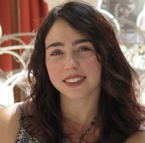 ⚫️🕊️🇫🇷 𝗜𝗡 𝗠𝗘𝗠𝗢𝗥𝗜𝗔𝗠 — 𝟭𝟯 𝗡𝗢𝗩𝗘𝗠𝗕𝗥𝗘 𝟮𝟬𝟭𝟱

Lola Ouzounian est la plus jeune victime tuée au Bataclan. Elle n’avait que 17 ans.