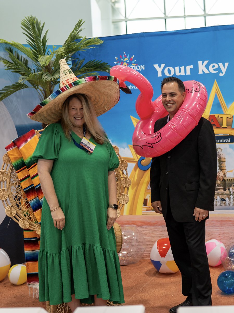 CruiseWorld tweet media