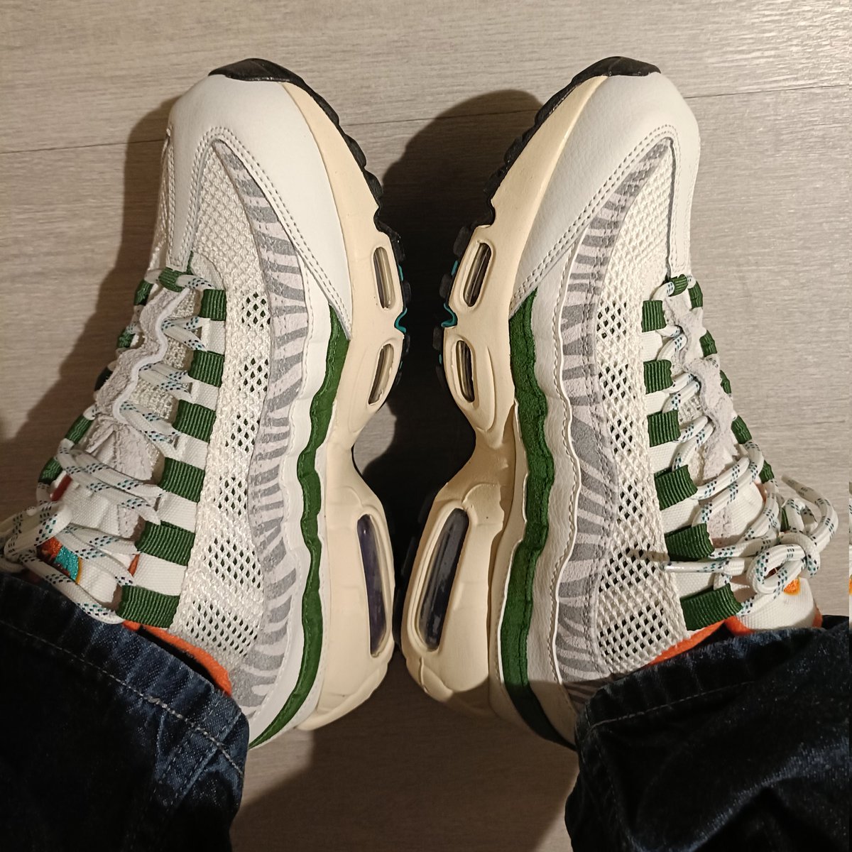 スニーカー好きのくせに95履いたことないので初max95！カラーリング