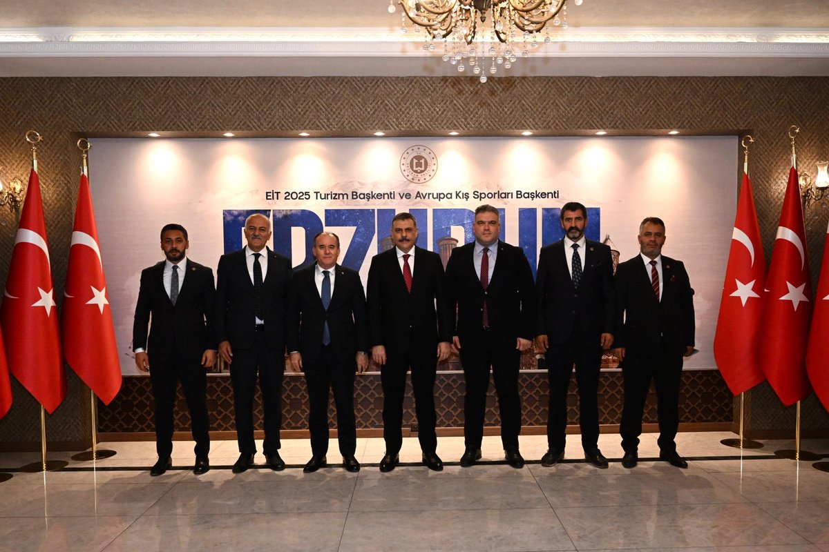 BBP Genel Başkan Yardımcısı Alaaddin Çakır, Prof. Dr. Şafak Çomaklı, İl Başkan Vekili Hikmet Yılmaz, BBP Medya Başkan Yardımcısı Lokman Kayaoğlu Yakutiye İlçe Başkanı Ferhat Koç ile birlikte Erzurum Valisi Sayın Mustafa Çiftçi’yi makamında ziyaret ettik.