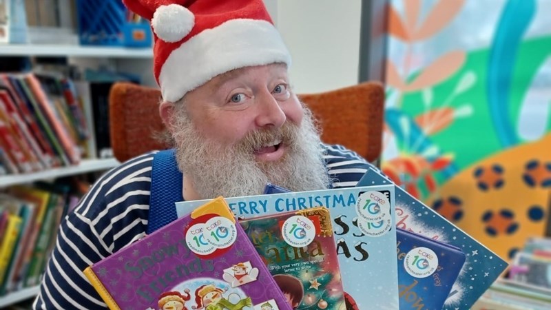 MancLibraries's tweet image. This Christmas, we&apos;re raising funds to get brand new books to Manchester children who need them most!

A donation of just £10 could provide two books for a family struggling this Winter. 

Help us share the joy of reading with a donation here:
justgiving.com/campaign/books…