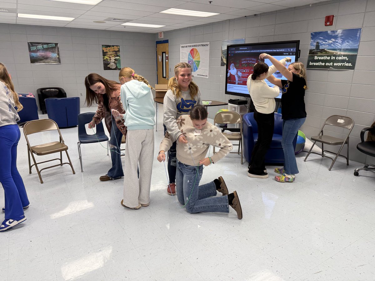 KEDC_MHGrants's tweet image. Smiles, stories, and so much strength! 💪 Morgan Co. Middle School Peer Leaders spent the day learning how to build a culture of connection through Sources of Strength. 💛💙#HopeHelpStrength #SourcesOfStrength @DrJWEvansJr @KEDCGrants @KEDC1  @amberadams33