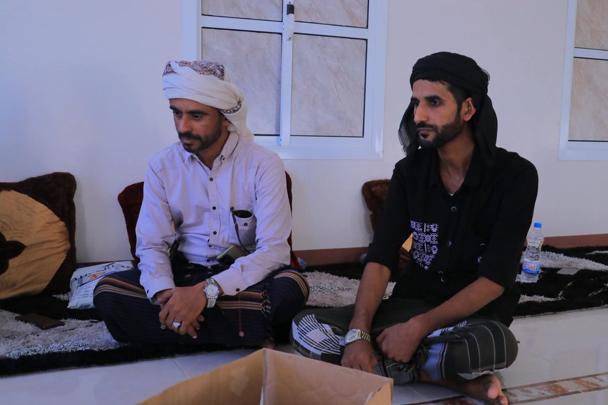 (38) وثيقة مهمة، مقدمة من الشيخ سالم علي سعد عبدالرحمن باكريت لمركز اللغة المهرية؛دعمًا لمشروع حصر وجمع المخطوطات والوثائق المهرية.
وتنوعت الوثائق بين عقود واتفاقيات تجارية ومعاهدات قبلية وفتاوى شرعية، بالإضافة إلى رسائل رسمية من حكومة الدولة المهرية.