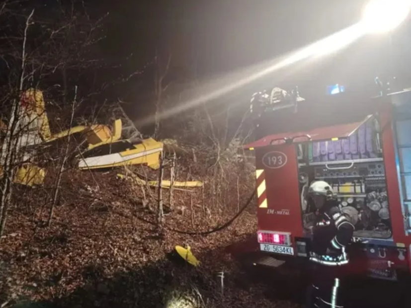 HurriyetiHaber's tweet image. Hırvatistan’da bakım uçuşu yapan Orman Genel Müdürlüğü’ne ait yangın söndürme uçağı düştü.
Tarım ve Orman Bakanı İbrahim Yumaklı, pilotun şehit olduğunu açıkladı.
#Hırvatistan #uçakkazası #OGM #şehitpilot