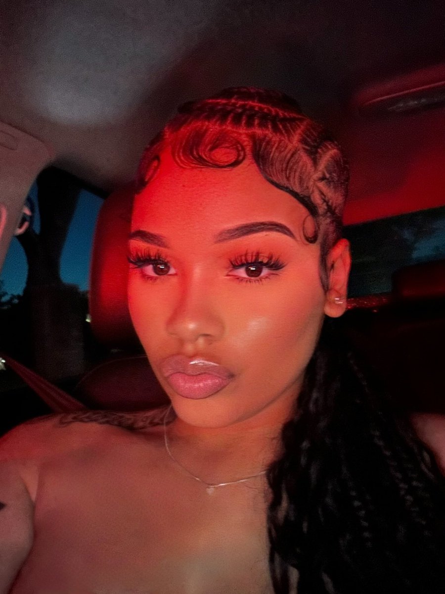 poizxnnn's tweet image. Love a break light selfie 😣😍