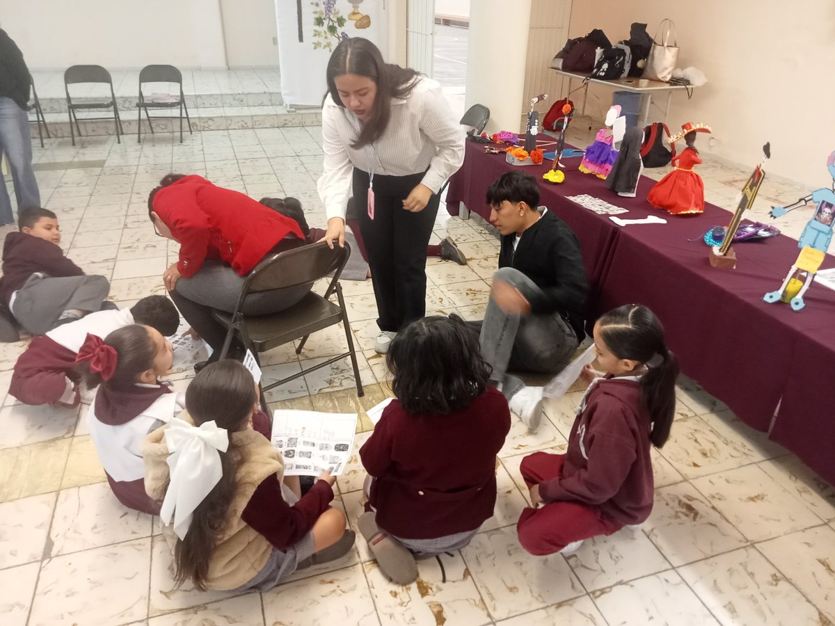 El pasado 5 de noviembre de 2025, los alumnos de primer semestre de la carrera #LA, Yaritzia, Angelli, Sofía, Edgar, Vianney, Derek, Lucero y Emir, visitaron el Colegio Miguel Ángel y la escuela Miguel María Castilla con el proyecto “Iniciación a la Educación Financiera” 💰📖