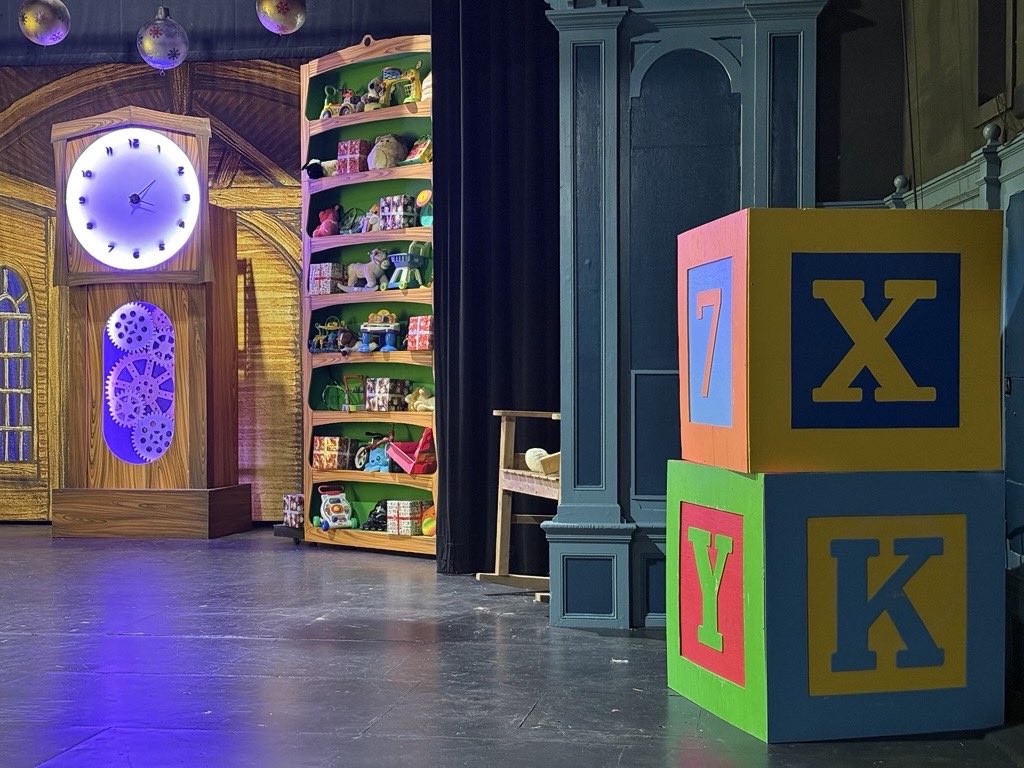 We are making a list and checking it twice for the 40th anniversary of Holiday in the Park. 📝 Buy a day, and get next Spring and Summer FREE! Plus, get unlimited visits to Holiday in the Park in 2025 beginning on Nov. 23: bit.ly/4oBTTkp