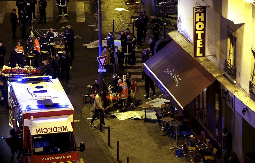 L_ThinkTank's tweet photo. [ 🇫🇷 FRANCE ]

🕊 Dix ans ont passé, mais la douleur reste vive. Les souvenirs du 13 novembre 2015 ne se sont jamais effacés. Aujourd'hui, la France rend hommage aux 132 vies fauchées par le terrorisme, et à tout ce que cette tragédie a laissé derrière elle. N'OUBLIONS JAMAIS. ❤️‍🩹 https://t.co/PELdCHet9S