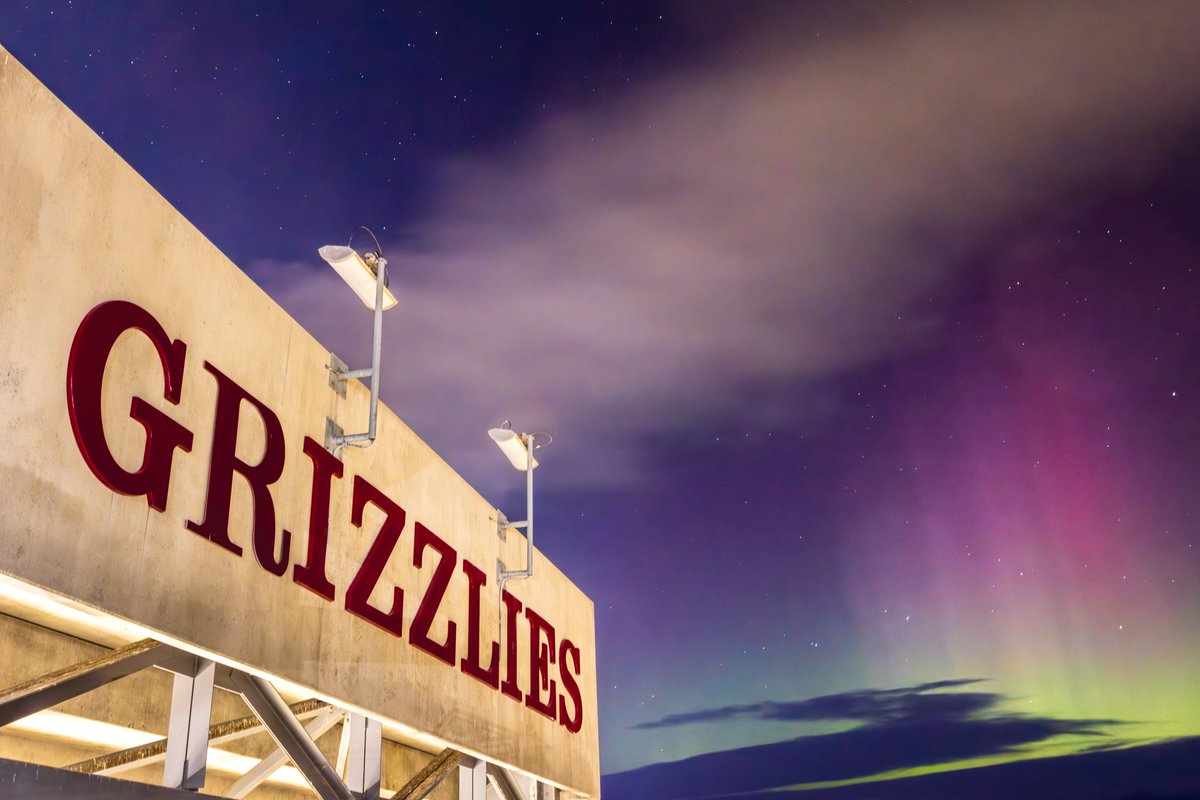 MontanaGrizFB's tweet photo. "Playing under the lights" hits different at Montana 😍

#GoGriz https://t.co/MgYgfouqHv