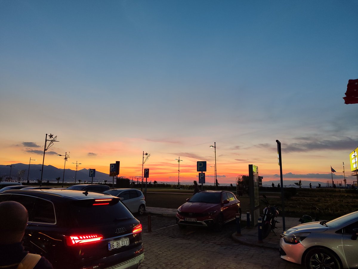 Batırdılar güneşi sabah yeniden doğsun diye beklicezz. 
İyi geceler bir çok yerimi hissetmiyorum.