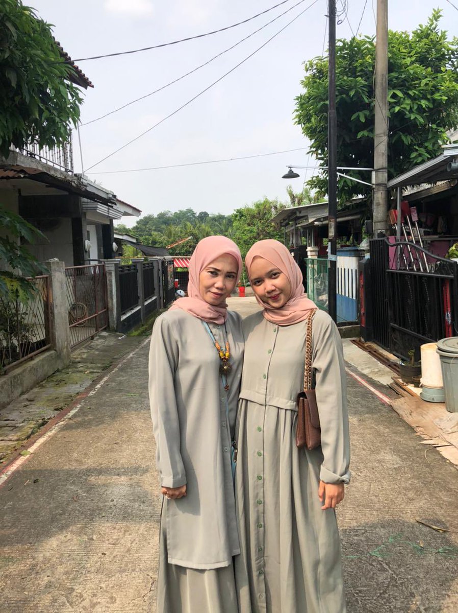 yaAllah berat banget kedepannya, ibu insyaAllah kita ketemu di jannah ya. ibu udah ga sakit lagi, ina sayang ibu🤍