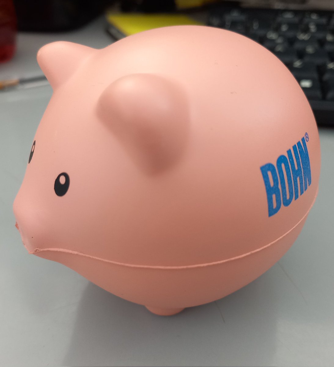 Me regalaron este puerquito disque pal estres jajjajajajjaja