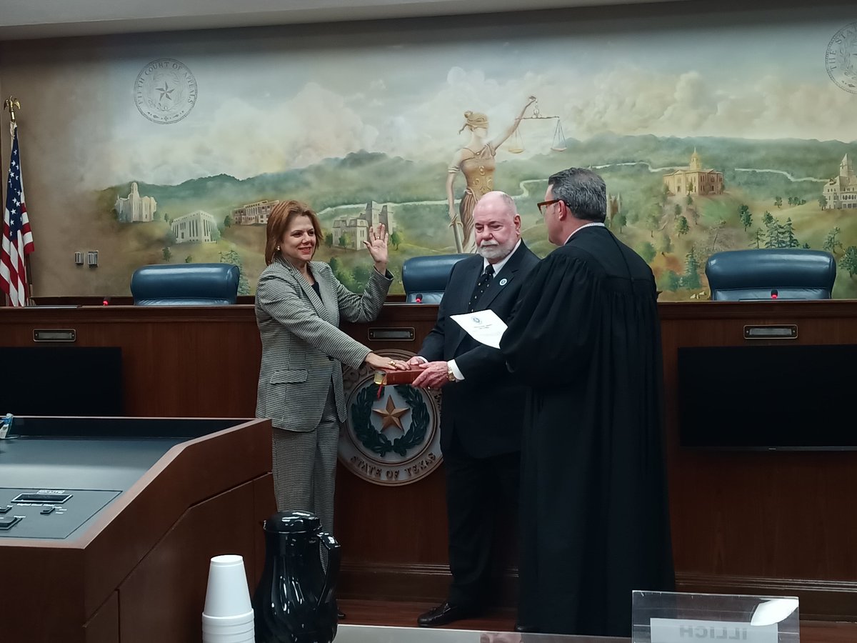 drajanetalvarez's tweet photo. Honorable Dr. Janet Alvarez Gonzalez has been sworn in as Legislator for District 25 in the Texas Silver-Haired Legislature — becoming the first Puerto Rican ever elected to the bipartisan body. 
#Texas #Leadership #RepresentationMatters @LarrySabato @ricardocurras @DAVILACOLON https://t.co/3NEfXufalK