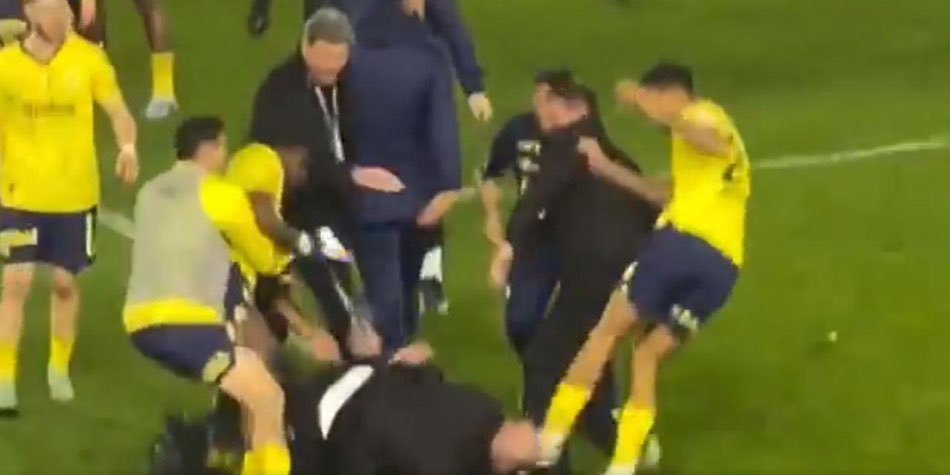 Yerde yatan adamın kafasına tekme atan takım kendisini tertemiz zannediyor fıkra bu kadar.