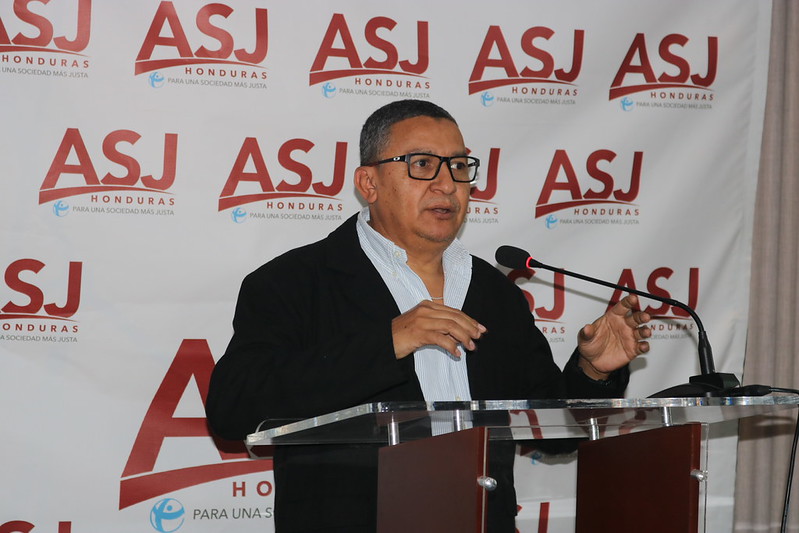 La nueva prolongación de 45 días al estado de excepción declarado por el gobierno hondureño no solo vulnera derechos humanos, sino que amenaza directamente la integridad del proceso electoral que se celebrará el próximo 30 de noviembre.

Le decimos por qué el estado de excepción