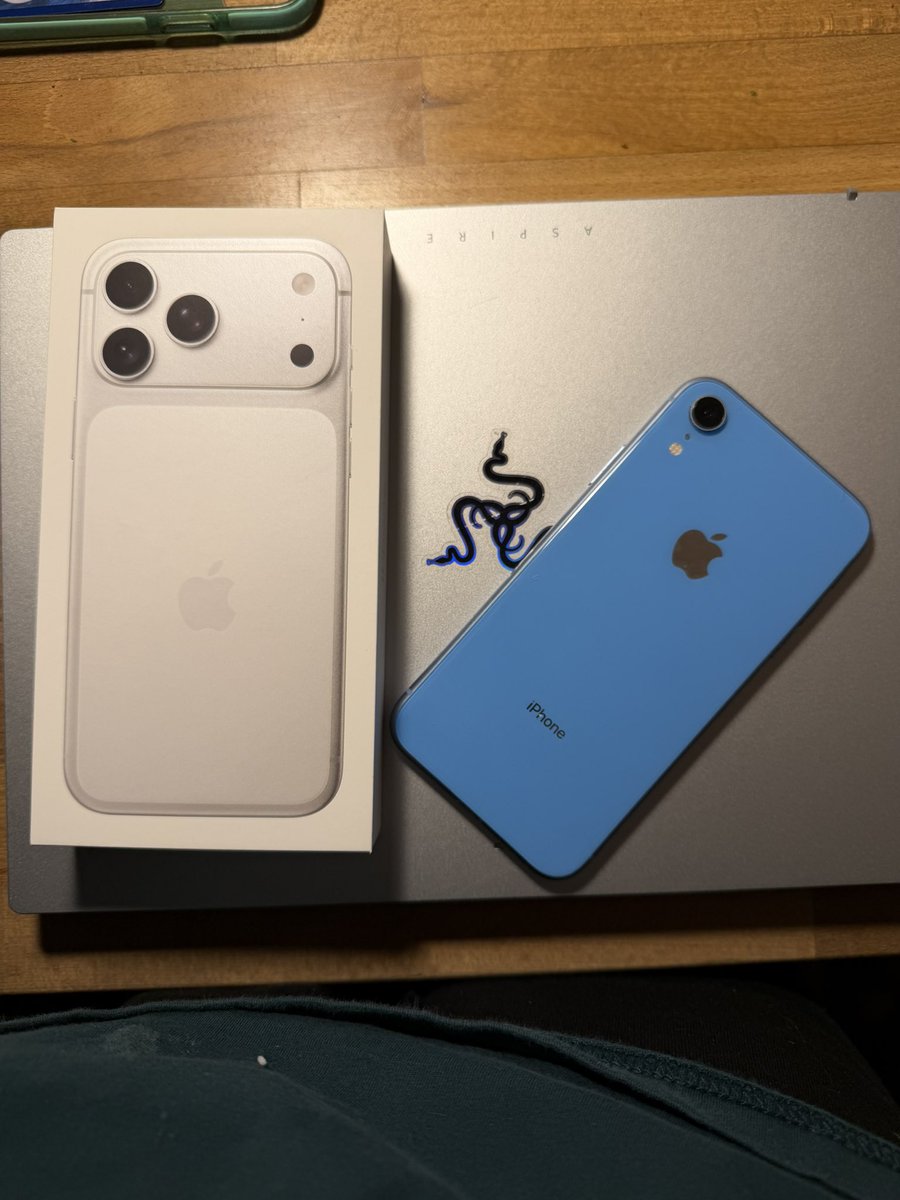 CarlosDiamandis's tweet image. un pequeño upgrade, gracias iphone xr fuiste muy resistente uwu