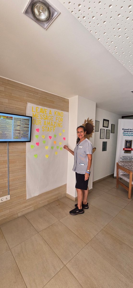 Gaby261096's tweet photo. 🎉 Huge thanks to our clients and team members!
Your positive energy and messages on the #KindnessDay mural filled us with strength and motivation.
Every word matters, every gesture counts. Together, we make a difference! 💙🩺 #ThankYou #TeamSHC https://t.co/tB2vL1Bu4c