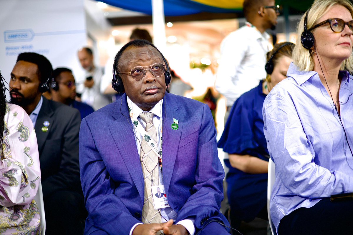 MoECC_Somalia's tweet image. 1/3
At COP30 in Belém, Somalia launched its NDC 3.0 Investment Plan – “Investing in Somalia’s Climate Future.” H.E. Lt. Gen. @BashirMJ, unveiled a USD 11.5 billion roadmap for resilience, low-carbon growth, and inclusive national development.