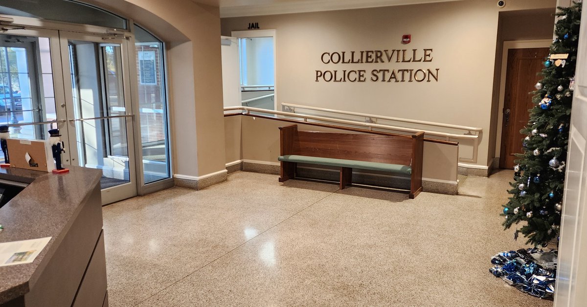 colliervillepd's tweet photo. Holiday Safety Reminder!

As holiday shopping kicks into high gear, the Collierville Police Department wants to remind everyone that the lobby and parking lot of Police Headquarters are safe, convenient locations for in-person transactions year-round!

Whether you're buying, selling, or exchanging items, using our designated safe zones helps reduce risks and ensures a safer experience for both buyers and sellers.

📍 Location: 156 North Rowlett
🕒 Main Lobby Hours: Monday - Friday, 8 AM - 5 PM
🕒 Jail Lobby: Open 24/7

Stay safe this holiday season by conducting your transactions in a secure environment!