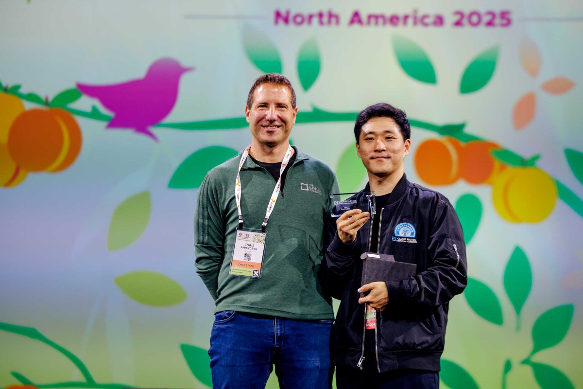 CloudNativeFdn's tweet image. Thank you, Seokho Son! 💙
Today’s keynote officially recognized @seokho11 as a Lorem Ipsum Award winner—after being missed in the initial announcement.

Your work means the world to this community. 🌐✨

#ThankYou #CloudNative #CNCF #CommunitySpotlight
