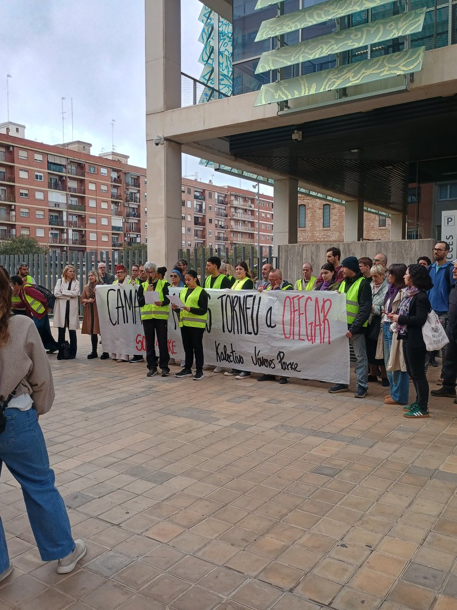 Protesta frente a la conselleria de Susana Camarero de la gente de Parke Alcosa