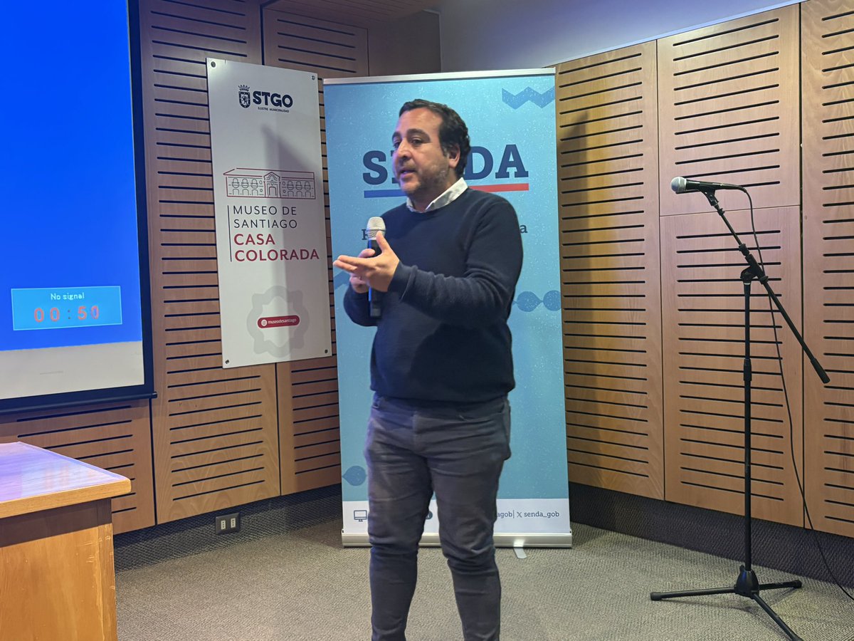 Hoy los equipos SENDA Previene tuvieron una capacitación sobre el funcionamiento del Sistema Integral y lo que será el Servicio de Reinserción Social Juvenil, que entra en funcionamiento en enero de 2026 en la RM. 
#SENDAEsPrevención