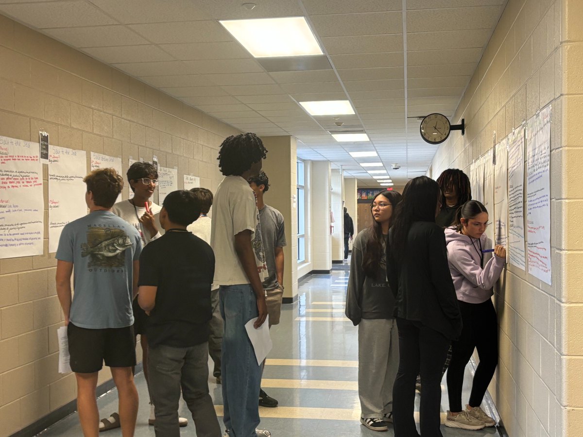 Fulshear_HS's tweet image. Dual Credit students analyze how institutions and systems shape justice and injustice through their historical fiction book clubs. #BigThinking #BrightFutures #BoldLearning