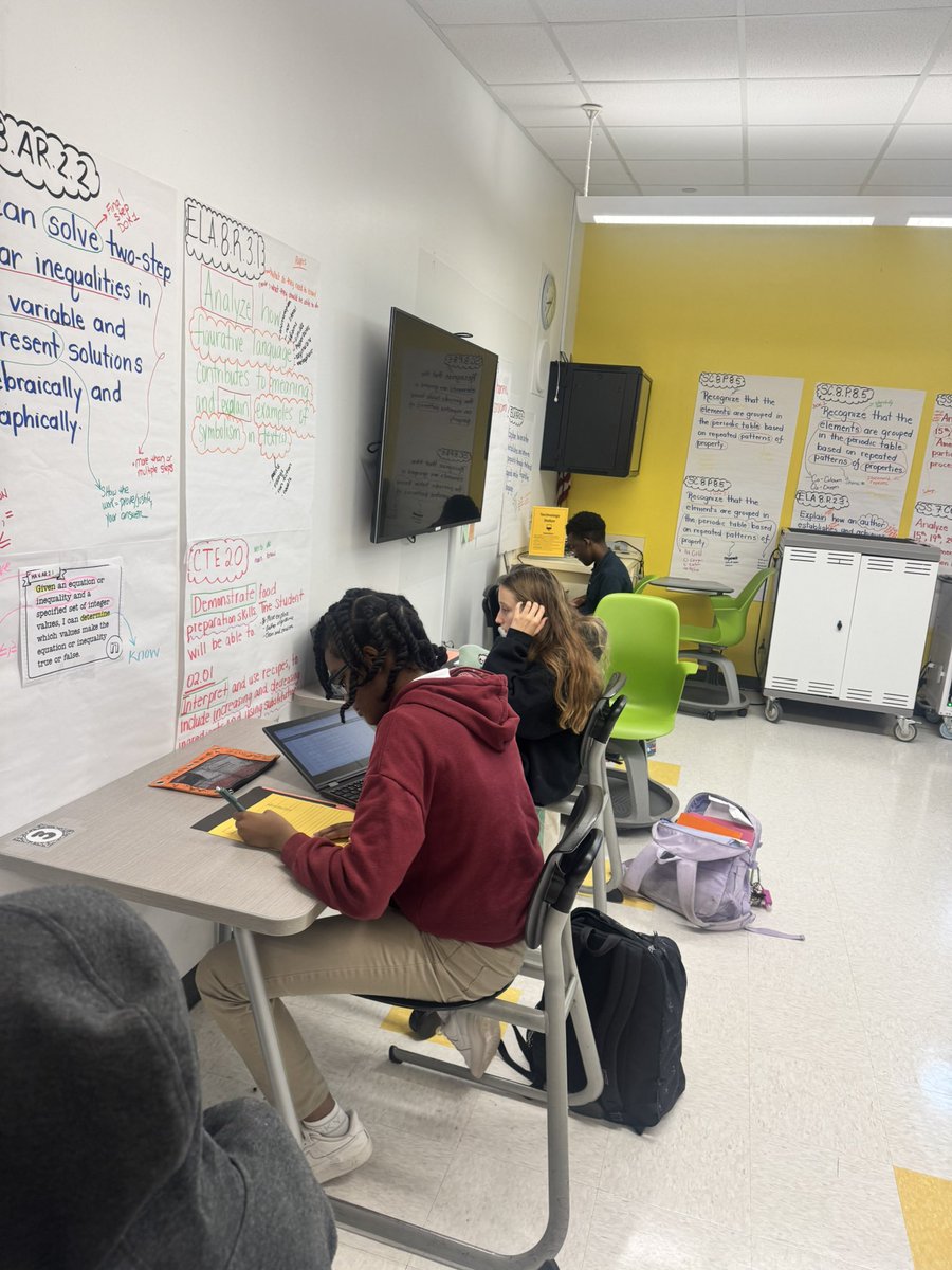 Eunice OyekolaClark tweet media