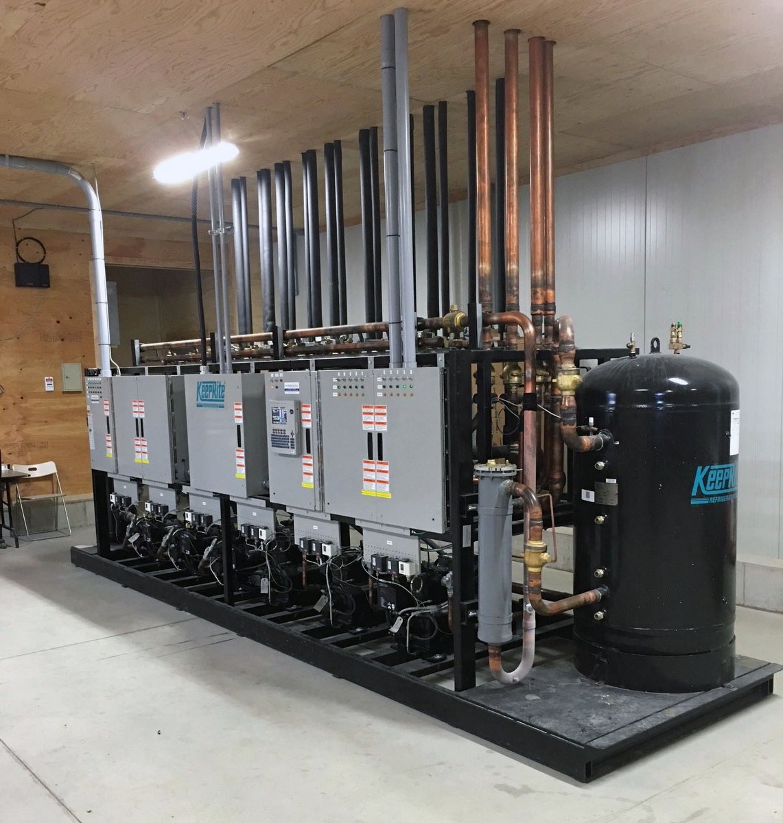 KeepriteRefrig's tweet photo. All of our Parallel Compressor Systems can be customized to your request. They include features &amp; benefits that range from energy efficiency, serviceability, flexibility, and performance.

Check out this 155 HP low clearance rack designed to fit through a set of double man doors. https://t.co/kmGuzpx6TU