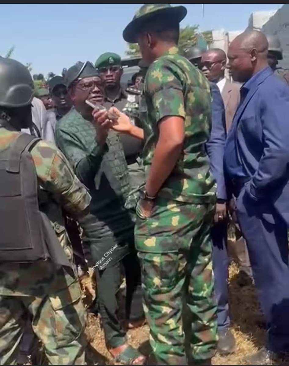 Truly they're using Wike to do the dirty job, he's stepping on toes and making enemjust like Emefiele.
When it's time his principal will be enjoying his like like Buhari was enjoying while he'll be going throw at Emefiele is going through today. Wike no wise at all