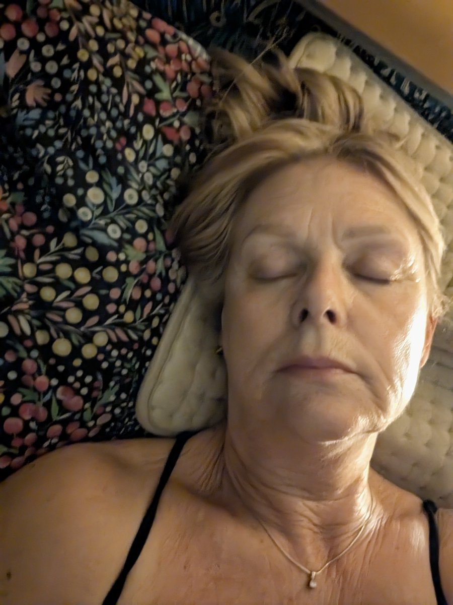 Enjoyed an early wine and tapas evening with hubby, 2 hours out, now laid in bed exhausted...sorry for enjoying myself!