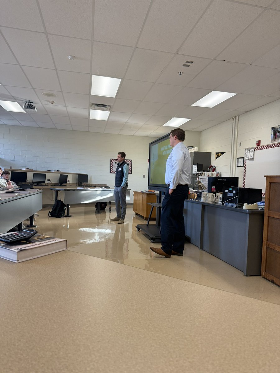 What a great Accounting class today! <a href="/TSCPA/">TSCPA</a> Speakers from PYA Knoxville. <a href="/dr_hollycross/">Holly Cross 🩵</a>