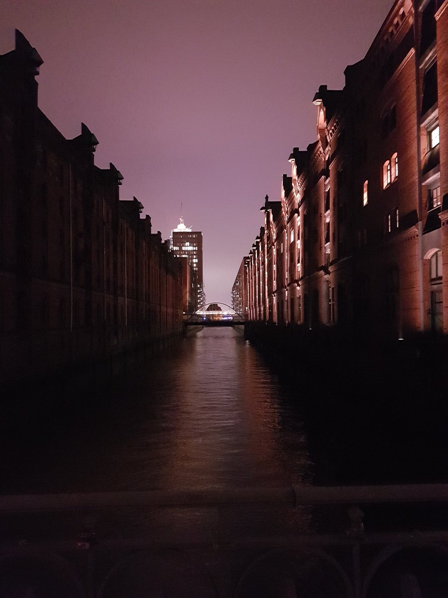 Ich möchte während meines Hamburgaufenthaltes wieder Postkarten für die #Wunschpost verschicken.
Vielleicht würde sich jemand über eine schöne Karte freuen?
Einfach melden ☺️
Gerne RT