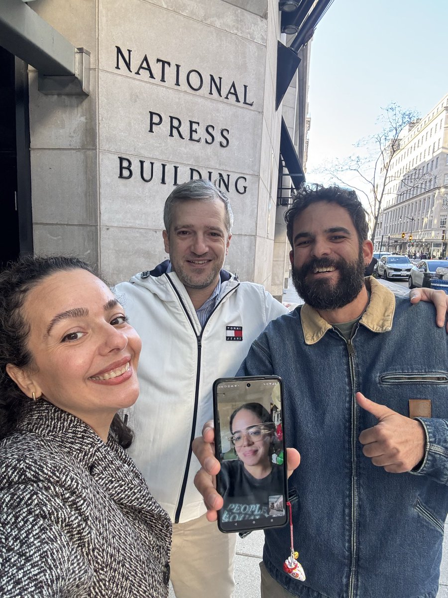 Mañana volvemos a la mesa de negociación. Los trabajadores de @EFENoticias/@AgenciaEFE en EE. UU. exigimos #SueldosDignosEFE
Como señal de unidad los compañeros de las oficinas de Los Ángeles, Washington D.C., Miami, Texas y NY hoy hacemos una parada coordinada para comer.