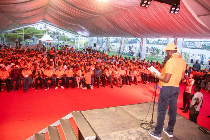 Kenya’s Orange Democratic Movement (ODM) has kicked off its 20th anniversary celebrations in Mombasa, marking two decades since its 2005 founding...
#ODMAt20 #KenyaPolitics #RailaOdinga #Mombasa #OburuOginga #GladysWanga #UhuruKenyatta #WilliamRuto #KenyaNews #PoliticalTransition