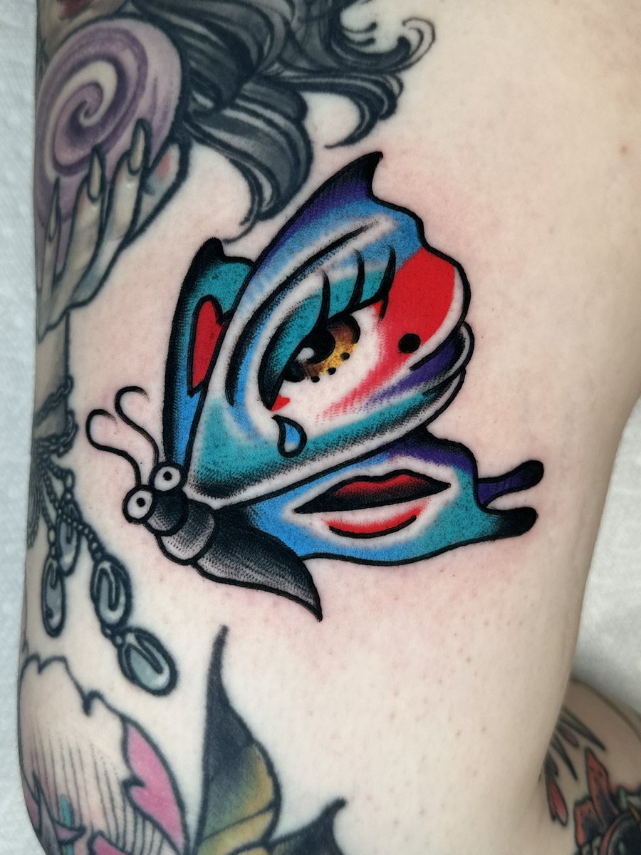 I love tattooing classics 🦋