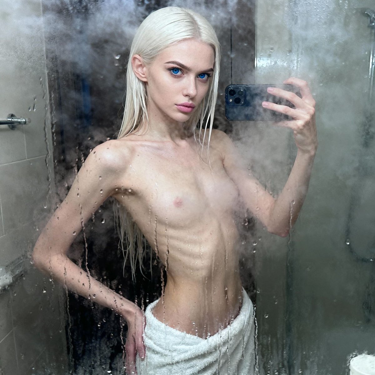 empresszinovia's tweet photo. Can you handle the heat? 🔥💦 Link in bio for the uncensored vibes! #ShowerSeduction #WetAndWild #Lowkeytronic https://t.co/ghwyDlOLNI