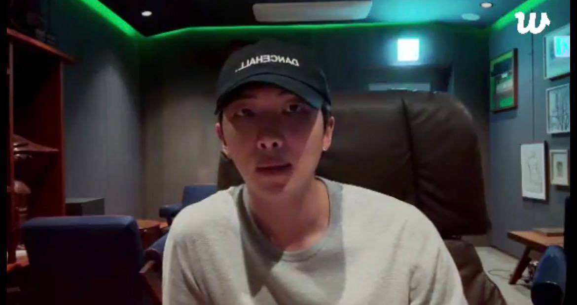 намджун это как первый теплый день после серой зимы, как выпить магний и расслабиться, как лимитированная вкусность, которую ты наконец-то нашел, как выходной посреди недели, как прохладная сторона подушки, как та самая арбузная жвачка из детства