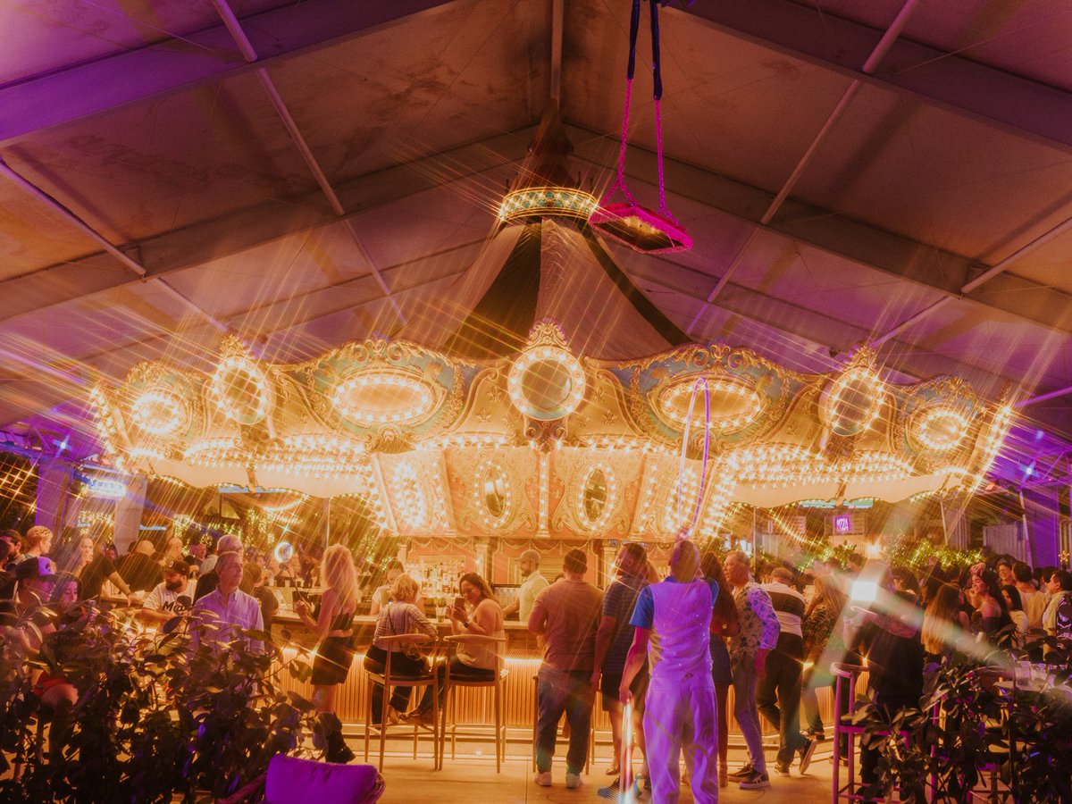 CarouselClb's tweet image. Step into the magic of Miracle at Carousel Club🌟