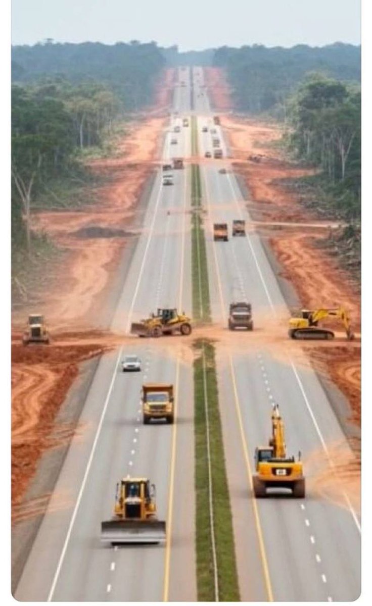 ‼️Was für ein Verbrechen an der Umwelt‼️‼️‼️‼️Sie rodeten 100.000 Bäume im Amazonas-Regenwald für eine Autobahn, die 50.000 Delegierte zur COP30 bringen soll – und Privatjets stürzen dafür vom Himmel wie Konfetti aus Kohlenstoff. Die Avenida Liberdade (Straße der Freiheit)