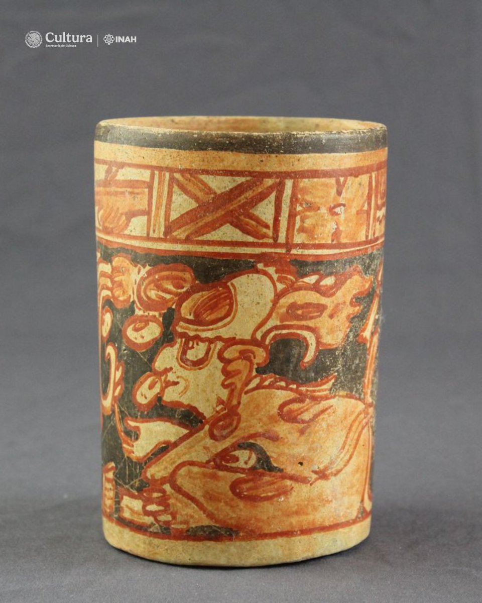 inahcampeche's tweet image. 🟡Vaso con imagen de Itzamnaaj

Las escenas del vaso están pintadas sobre fondo negro, que posiblemente indica que la actividad tiene lugar en la noche. El borde está decorado con una banda celeste y debajo de esta hay dos...

Continúa leyendo en 👉 facebook.com/CentroINAHCamp…

#MAM