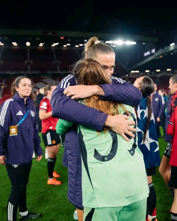 A crowd attendance  of 14,667  at Old Trafford for a mid-week fixture  as <a href="/ManUtdWomen/">Manchester United Women</a>  played  for the first time 
#MUWomen #MUNPSG #UWCL