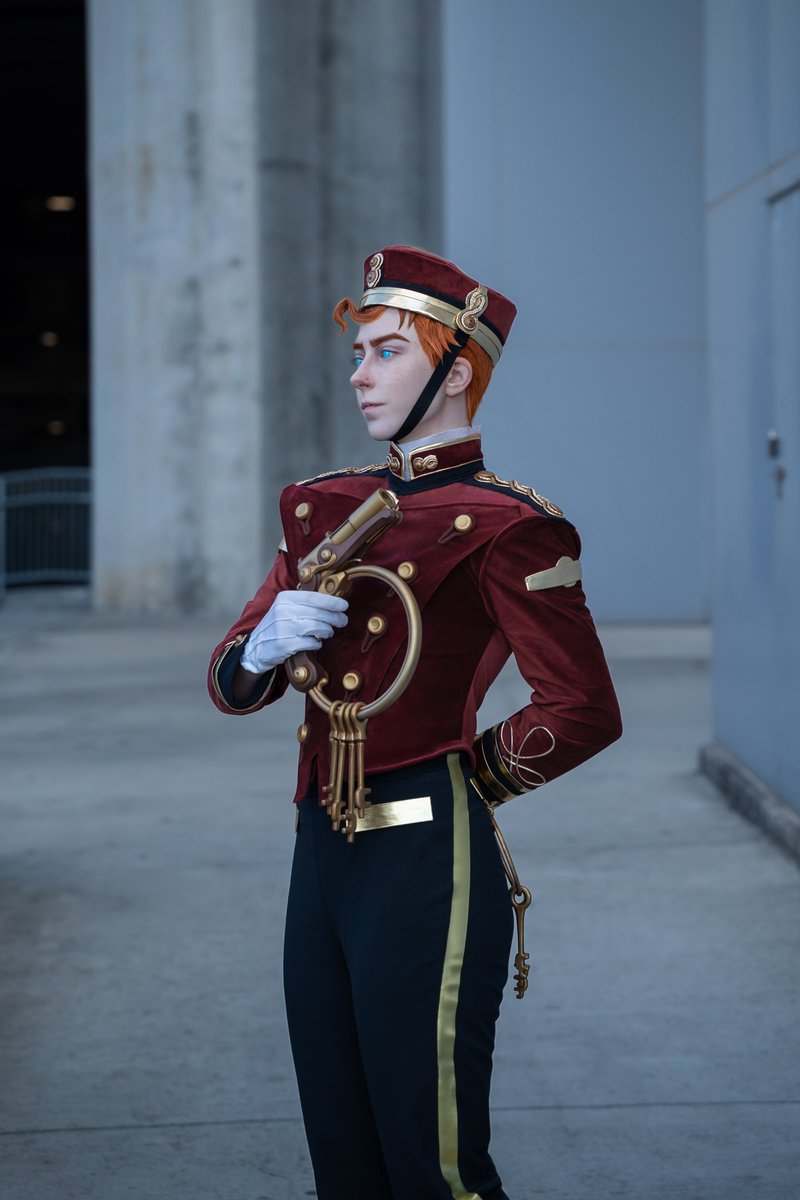 I am honored to serve at your pleasure.
Outfit and gun made by me~
#deadlock #doorman