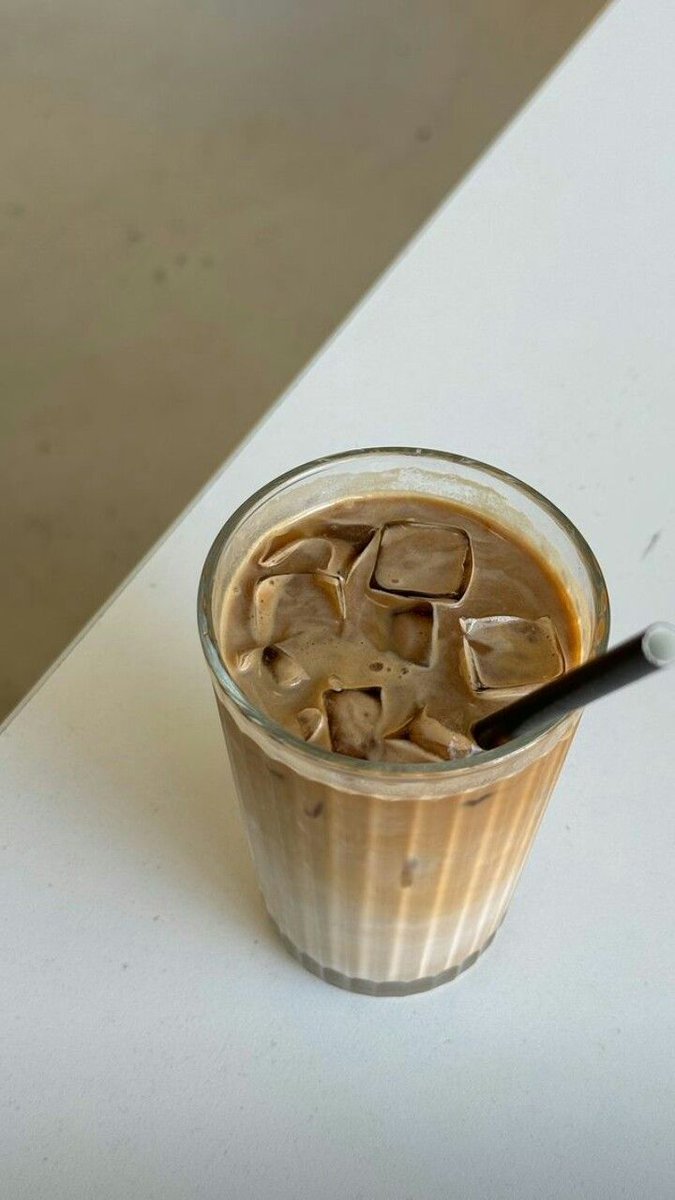 خميييس ونيس يعيال! ✨  
خلصت مهام اليوم ولله الحمد:  
✅ تصميمين لجهة رسمية من البحرين الشقيقة (أول تعامل لي مع عميل بحريني 🤍🇧🇭)  
✅ وتحريك جزء من مقطع لمجلس إدارة بجامعة الملك سعود 👨🏻‍💼🎓  
الحمد لله على الإنجاز🫶🌱