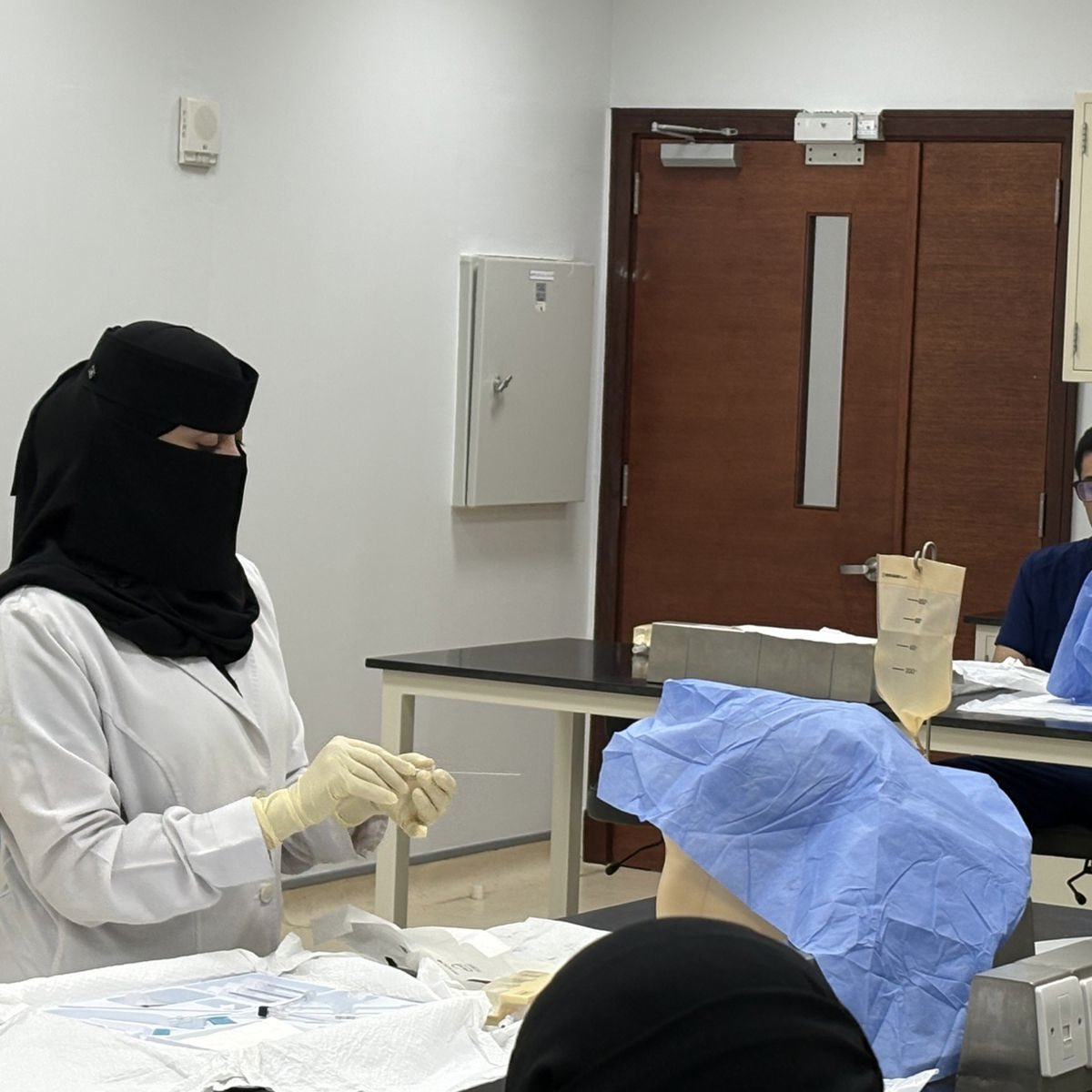 Bashayerosa's tweet photo. سعدت جداً بإلقاء ورشة عمل Lumbar puncture بجامعة جامعة الملك سعود بن عبد العزيز للعلوم الصحية - جدة https://t.co/irPrirUE5i