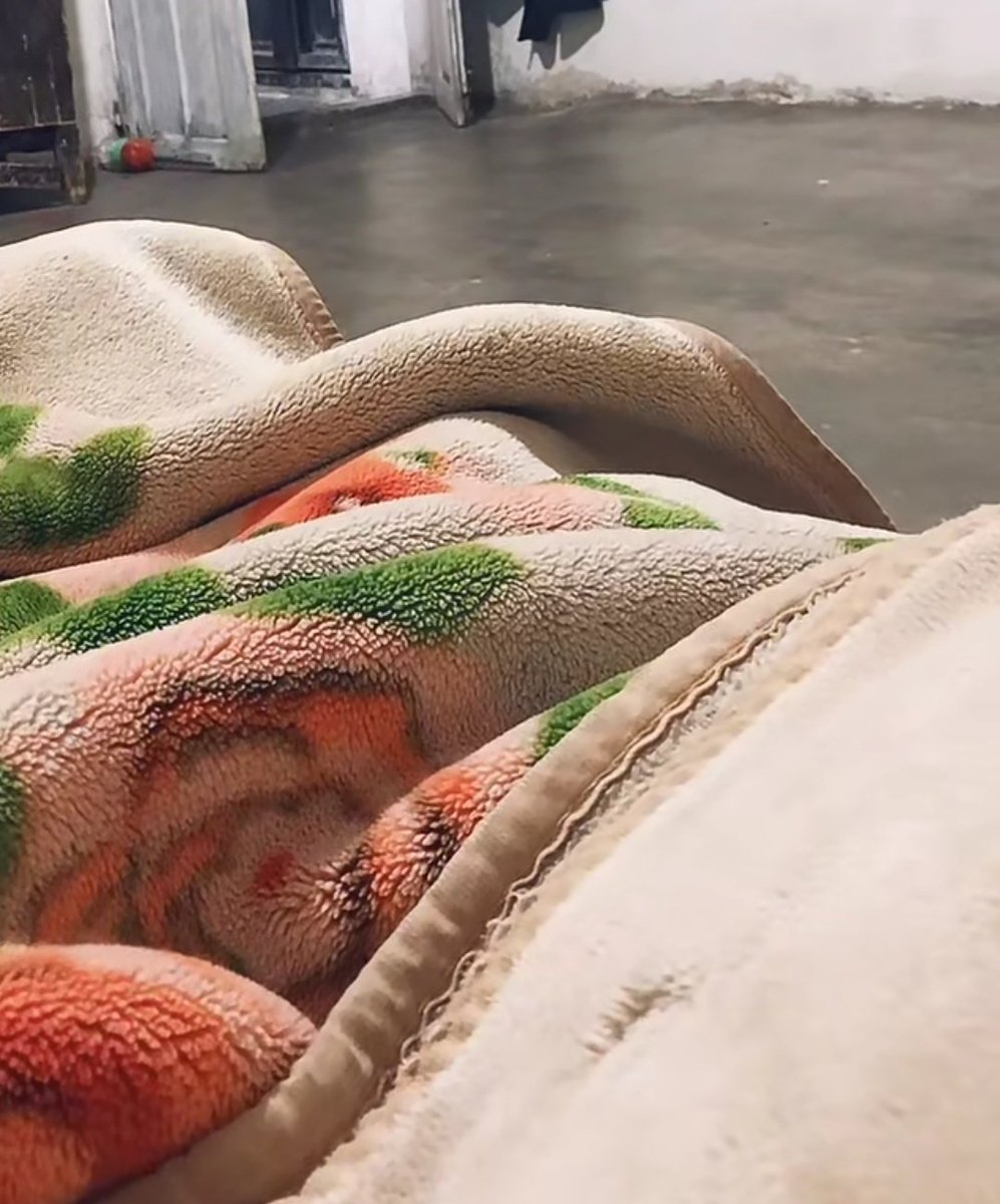 يارب ضاقت بنا الدنيا واللله العظيم مامعنا حت كيلو طحين في بيتنا واقسم لكم بلله مامعنا طحين بلبيت افعلوخير ساعدونحن+967736637932